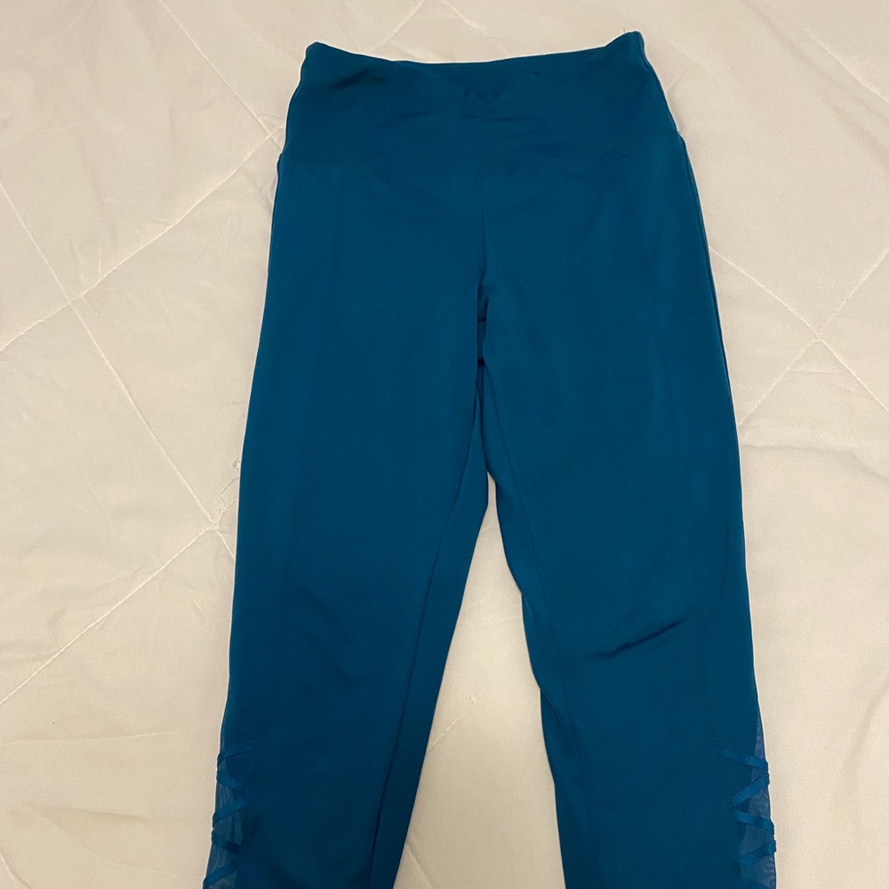 Marika 3/4 leggings with cross-cross on calf to ankle. M